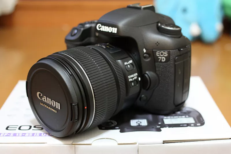 Canon EOS 7D Digital SLR Camera with Canon EF 28-135mm IS lens  2
